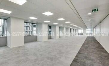 17 Place Des Reflets, Courbevoie for lease Building Photo- Image 1 of 2