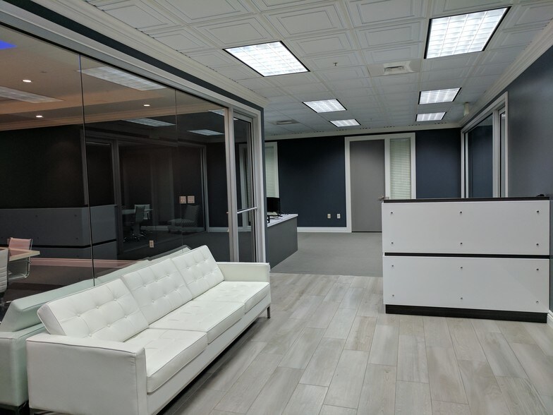 711-747 5th Ave S, Naples, FL for sale - Building Photo - Image 1 of 1