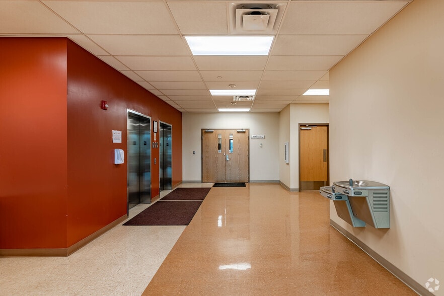 5000 NASA Blvd, Fairmont, WV for lease - Lobby - Image 3 of 15