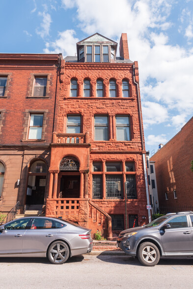 823 Park Ave, Baltimore, MD for sale - Building Photo - Image 1 of 33