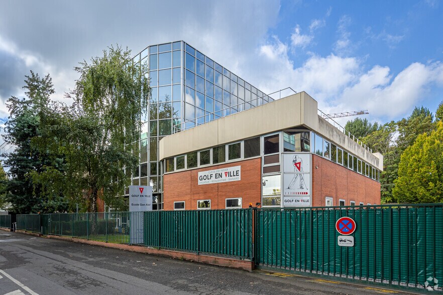 23 Quai Du President Carnot, Saint-Cloud for lease - Primary Photo - Image 1 of 2
