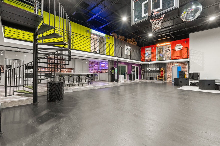 2048 NW Miami Ct, Miami, FL for lease - Building Photo - Image 2 of 54