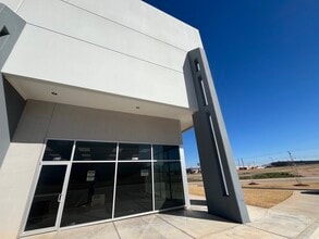 4617 Sw 25th Cir, Oklahoma City, OK for lease Interior Photo- Image 1 of 21