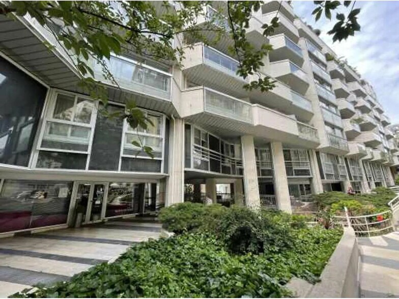 17 Rue De Chaillot, Paris for lease - Building Photo - Image 1 of 1