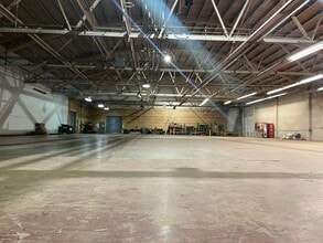 2200 SE Mailwell Dr, Milwaukie, OR for lease Building Photo- Image 2 of 11