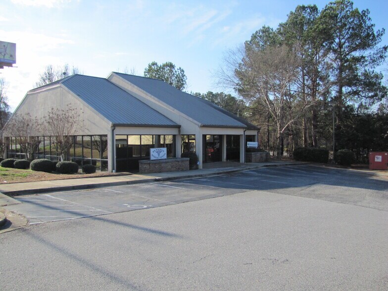 3160 Riverside Dr, Macon, GA 31210