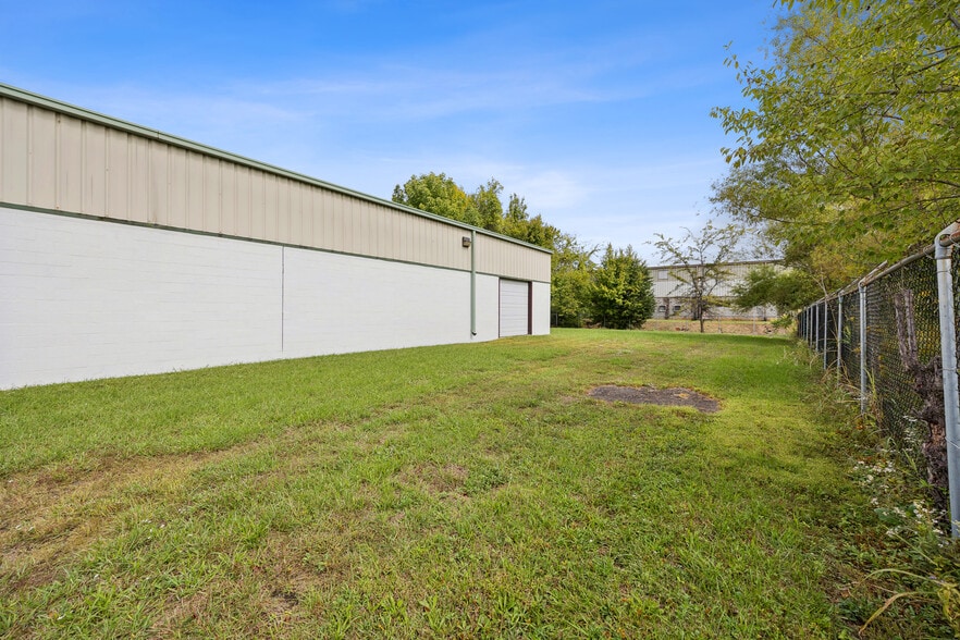 805 N Broadway, Portland, TN for sale - Building Photo - Image 3 of 11
