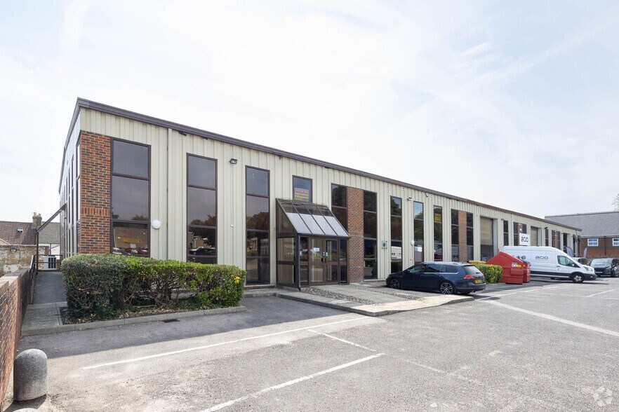 London Rd, Sittingbourne for lease - Primary Photo - Image 1 of 2