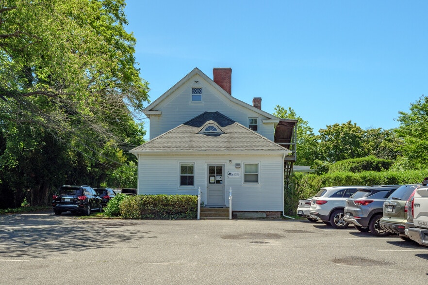 149 Hampton Rd, Southampton, NY for sale - Building Photo - Image 2 of 11