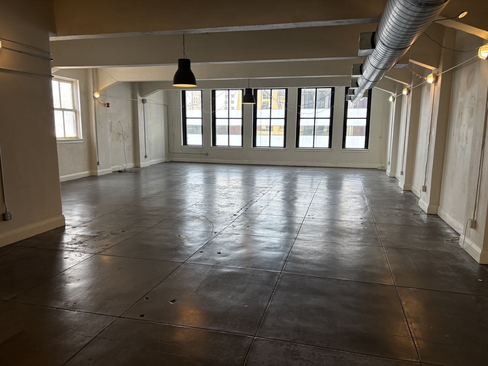 18 W 7th St, Cincinnati, OH for lease Interior Photo- Image 1 of 4