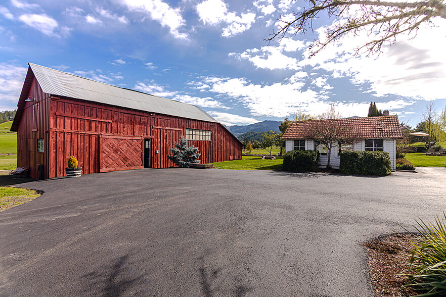 121 Melton Rd, Roseburg, OR for sale - Building Photo - Image 2 of 41