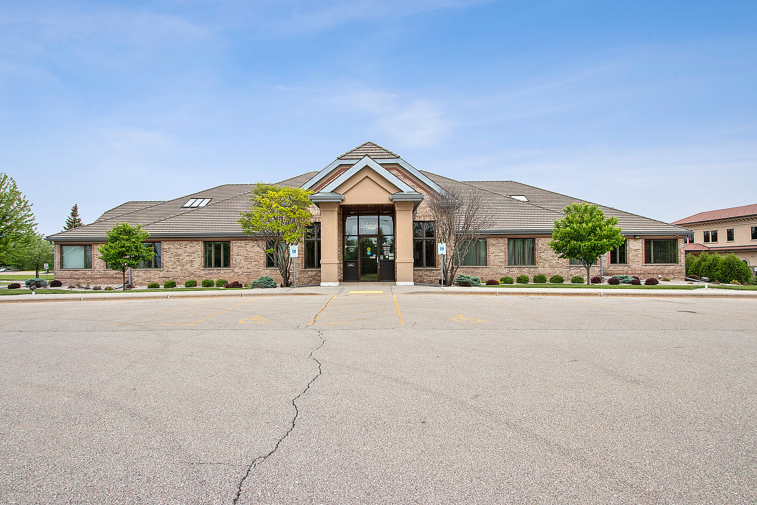 2450 Witzel Ave, Oshkosh, WI for lease Primary Photo- Image 1 of 24