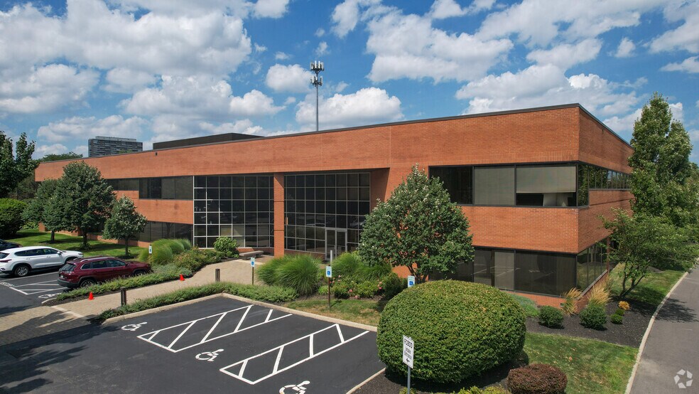 1650 Watermark Dr, Columbus, OH 43215