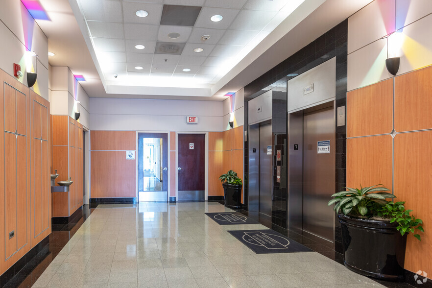 3914 Centreville Rd, Chantilly, VA for lease - Lobby - Image 2 of 4