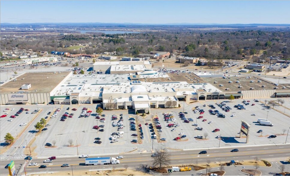 5111 Rogers Ave, Fort Smith, AR for lease - Building Photo - Image 1 of 14