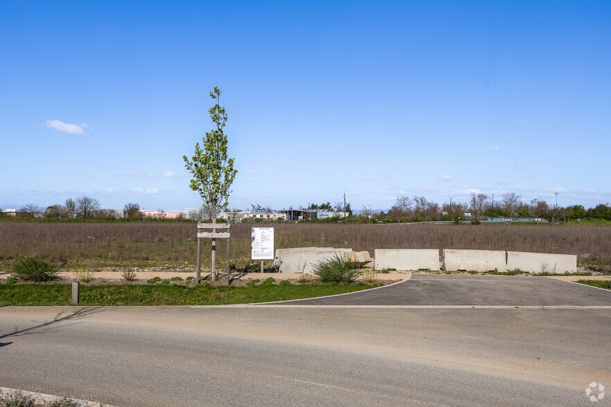 Flex in Genas for lease - Primary Photo - Image 1 of 2