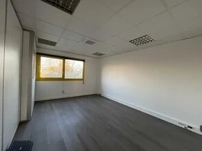 240 Rue Helene Boucher, Buc for lease Interior Photo- Image 2 of 7