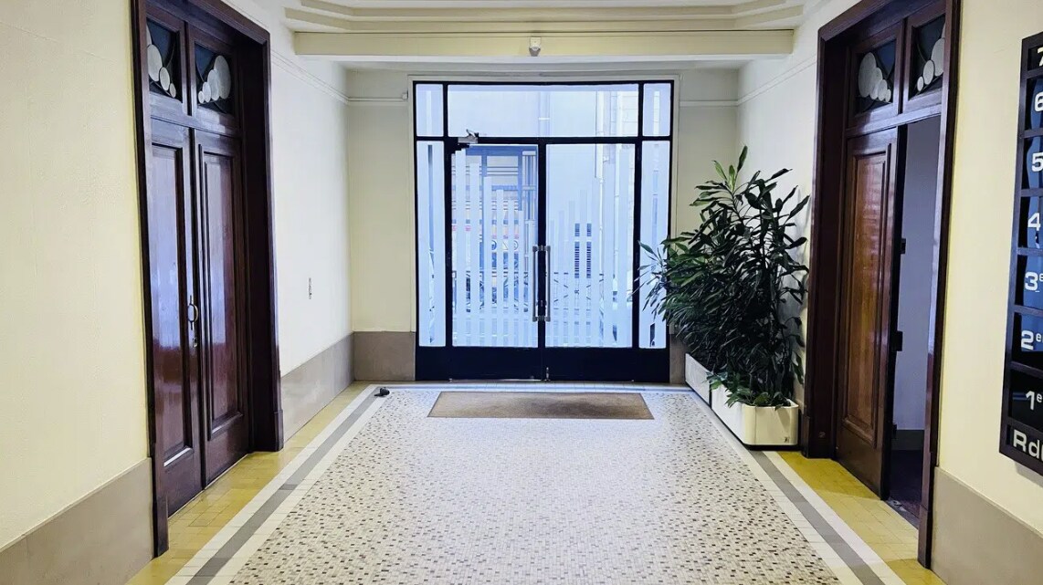 Office in Paris for lease Lobby- Image 1 of 8