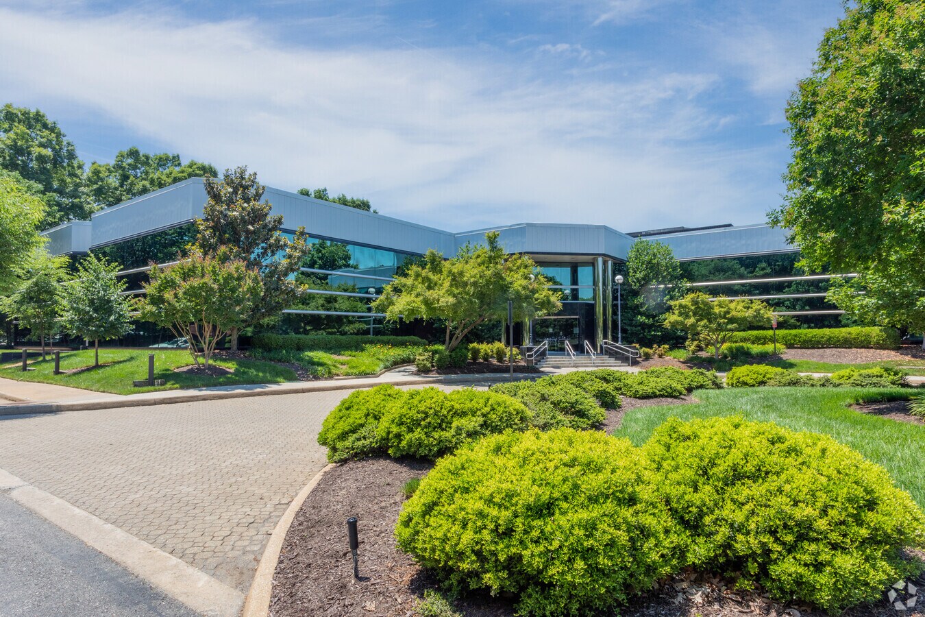 4400 Cox Rd, Glen Allen, VA 23060