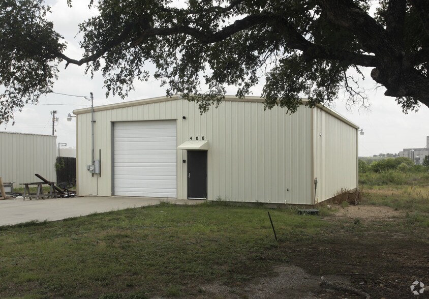 408 E 2nd St, Taylor, TX for sale - Primary Photo - Image 1 of 1