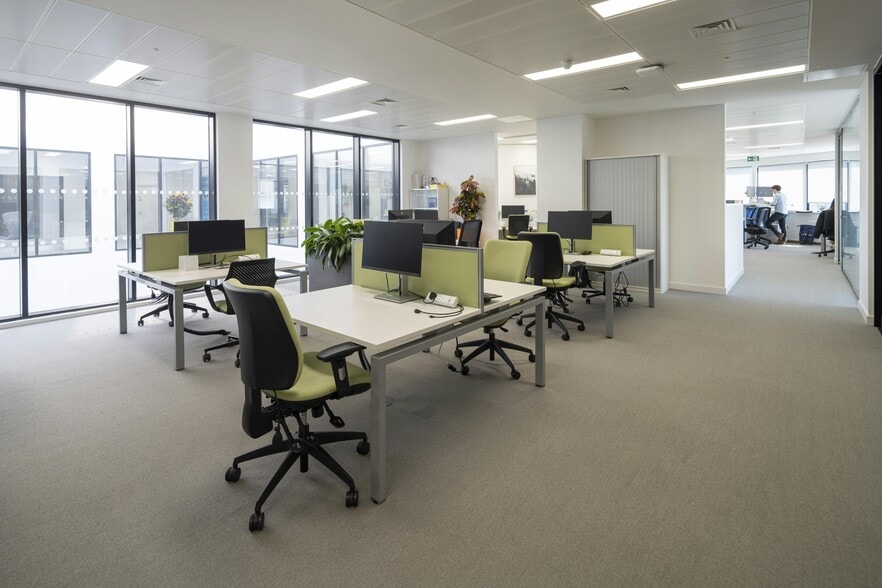 58 Wood Ln, London for lease - Interior Photo - Image 2 of 16