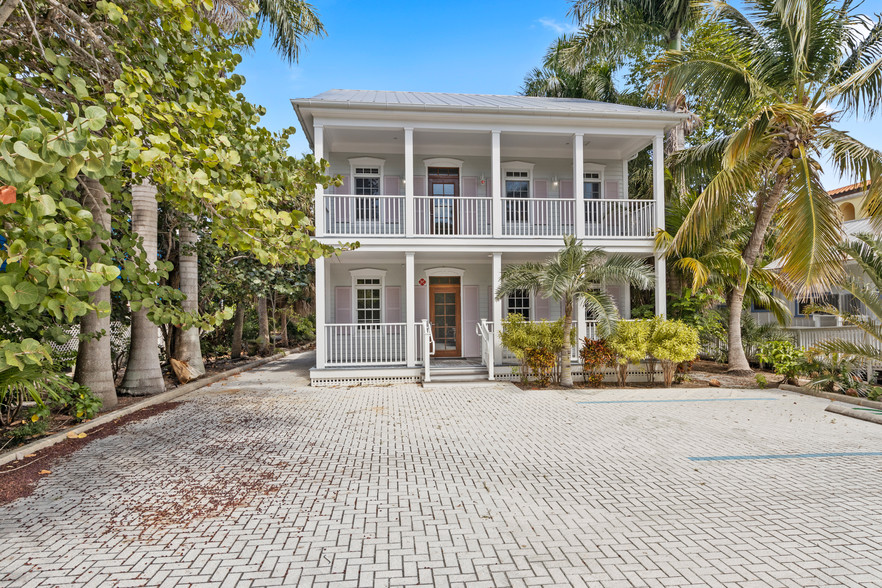 11528 Andy Rosse Ln, Captiva, FL for sale - Primary Photo - Image 1 of 1