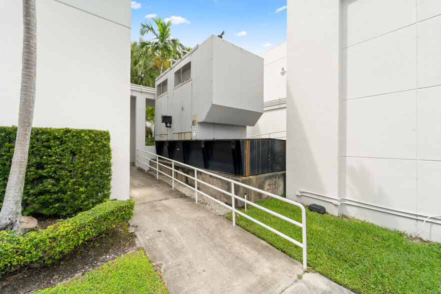 2020 NW 89th Pl, Miami, FL for lease - Building Photo - Image 2 of 7