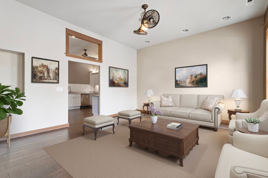 217 W Main St, Freeport, IL for sale - Interior Photo - Image 3 of 18