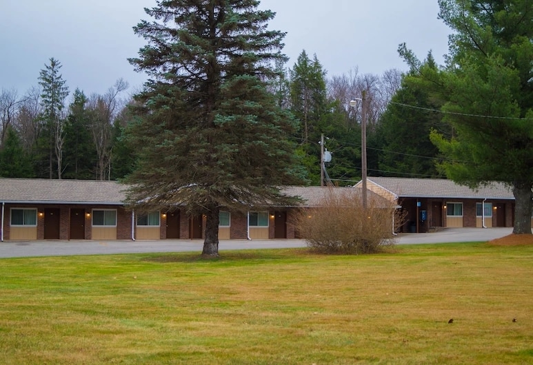 690 Route 940, Pocono Lake, PA for sale Primary Photo- Image 1 of 1
