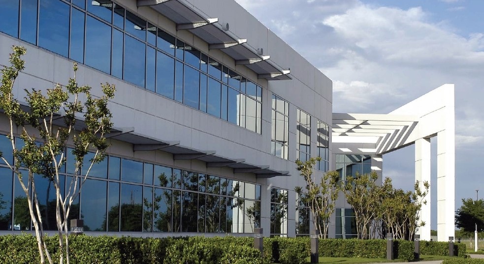 2301 Eagle Pky, Fort Worth, TX for lease - Building Photo - Image 2 of 20