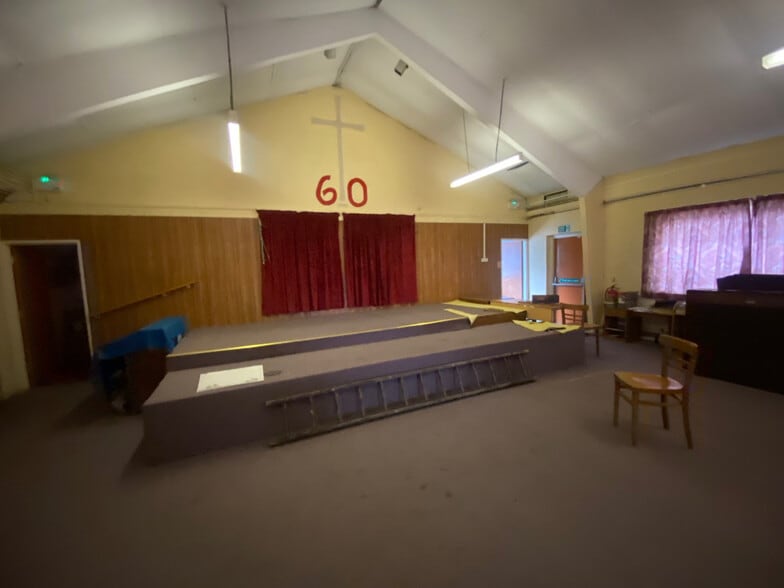 4 School Walk, Bilston for lease - Interior Photo - Image 2 of 4