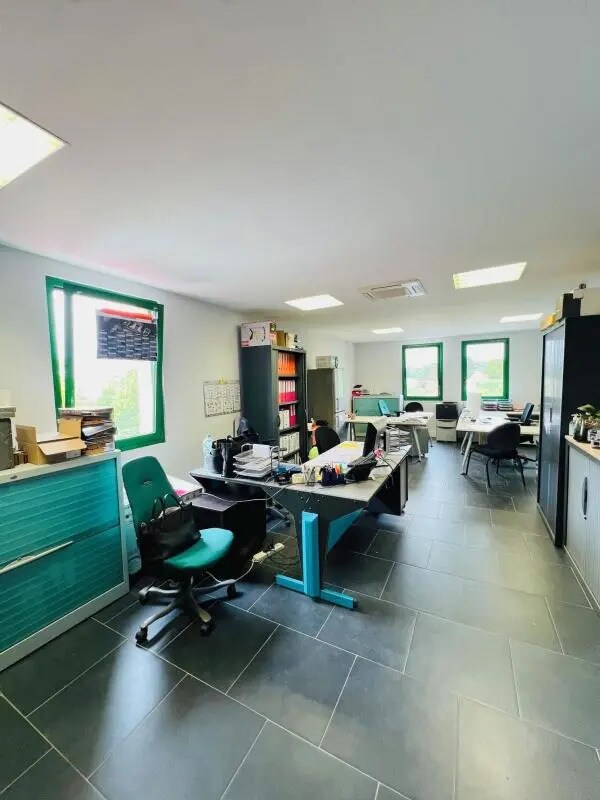 Office in Chavenay for lease Interior Photo- Image 1 of 3