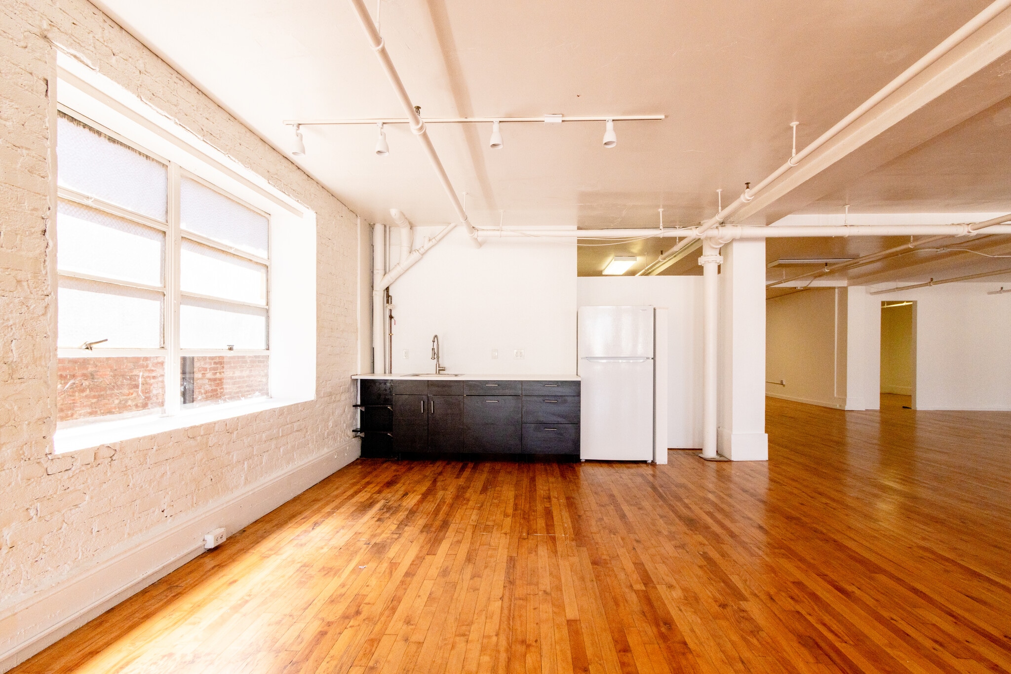 2973 16th St, San Francisco, CA for lease Interior Photo- Image 1 of 8