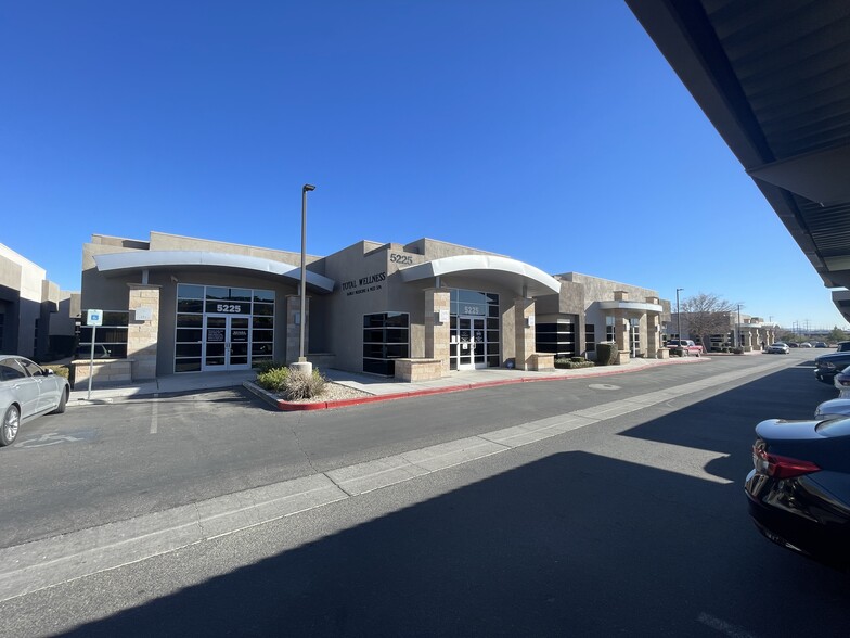 5225 S Durango Dr, Las Vegas, NV for lease - Building Photo - Image 2 of 8