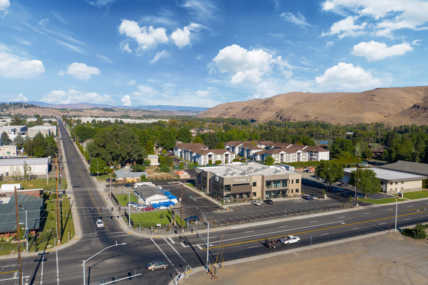 1202 N 16th Ave, Yakima, WA for lease - Building Photo - Image 2 of 2