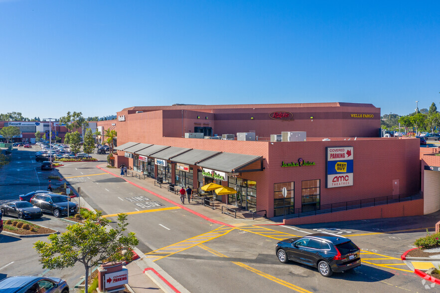 8657 Villa La Jolla Dr, La Jolla, CA for lease - Building Photo - Image 3 of 4