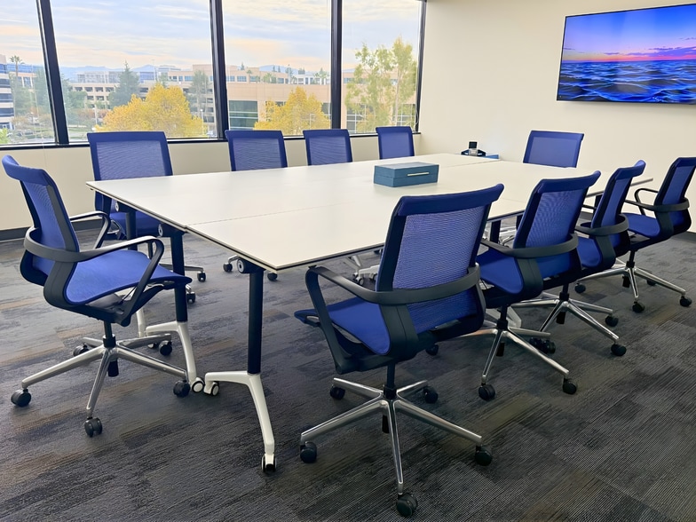 5850 Canoga Ave, Woodland Hills, CA for lease - Interior Photo - Image 3 of 14