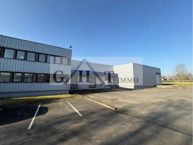 Office in Louvres for lease - Building Photo - Image 1 of 3