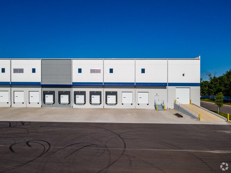 6337 Mango Rd, Seffner, FL for lease - Building Photo - Image 3 of 17