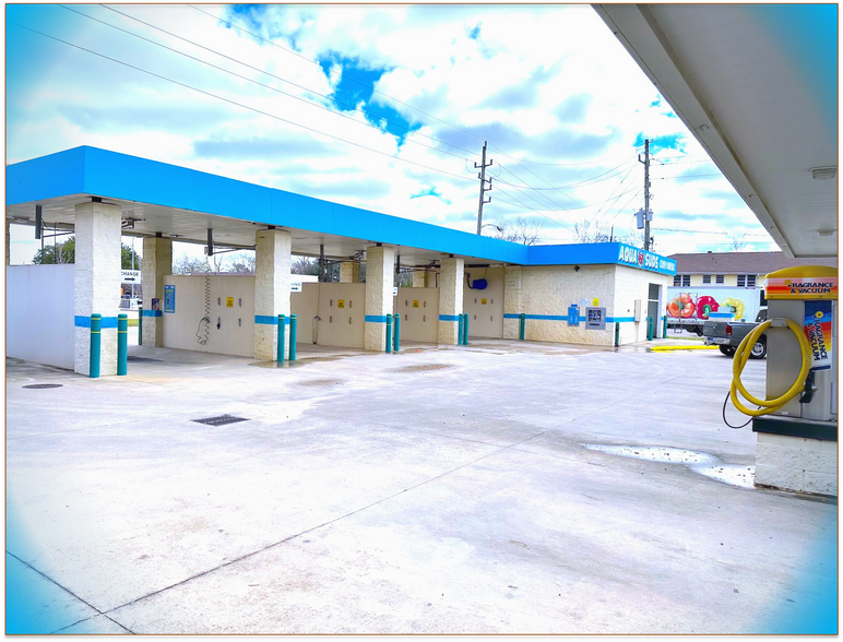 610 W Main St, Tomball, TX 77375 AQUA SUDS Car Wash
