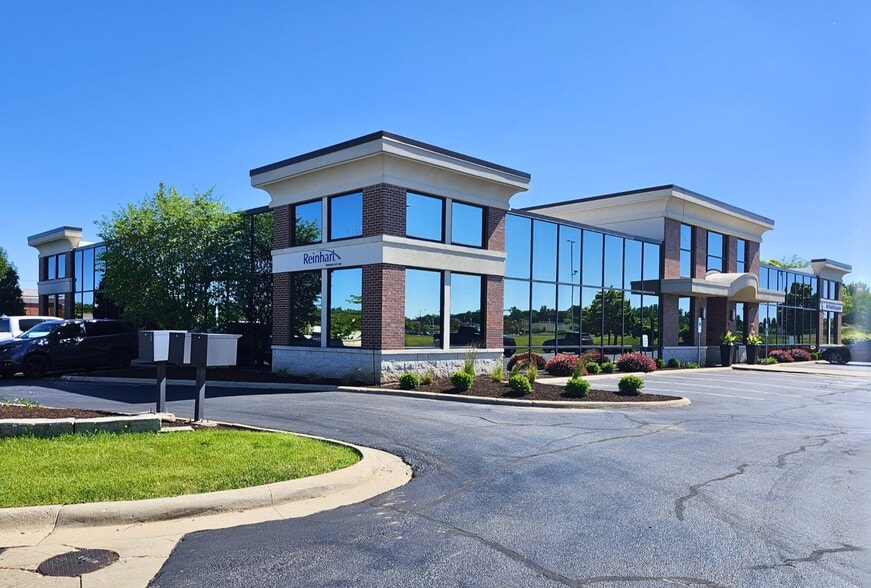 2215 Perrygreen Way, Rockford, IL for lease - Building Photo - Image 2 of 5