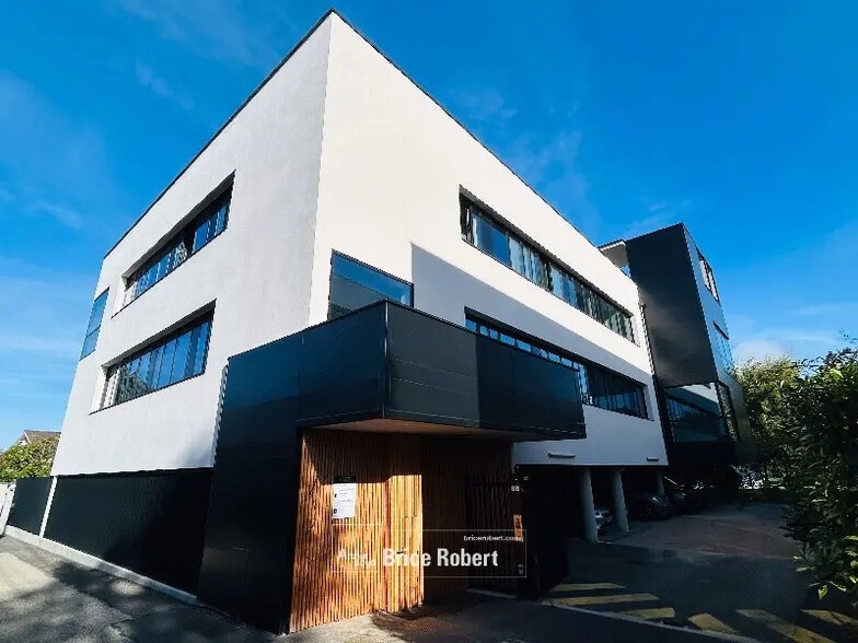 Office in Dardilly for sale - Building Photo - Image 1 of 8