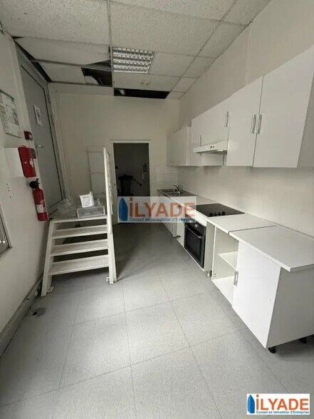 18 20 Voie La Canebiere, Marseille for lease - Interior Photo - Image 2 of 10