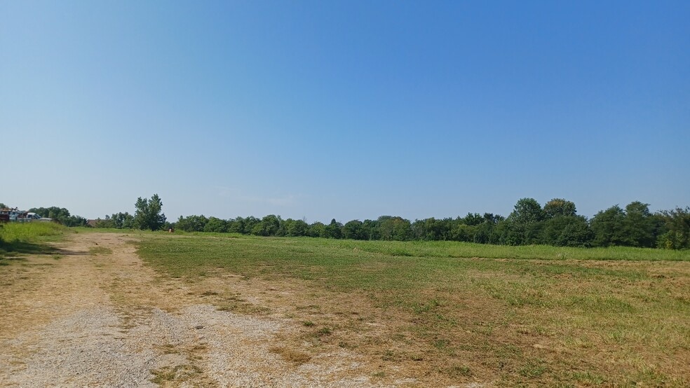 0000 Hwy 64, Oakland, TN for sale - Primary Photo - Image 2 of 12