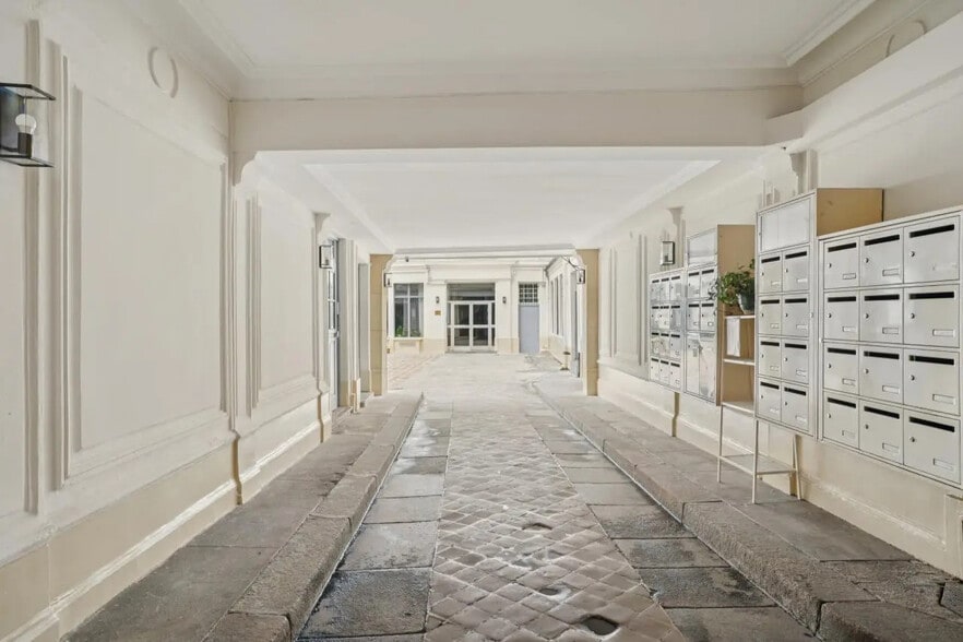 146 Rue Montmartre, Paris for lease - Building Photo - Image 2 of 14