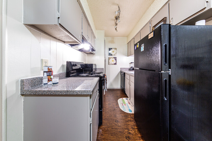 3200 Finfeather Rd, Bryan, TX for sale - Interior Photo - Image 1 of 1