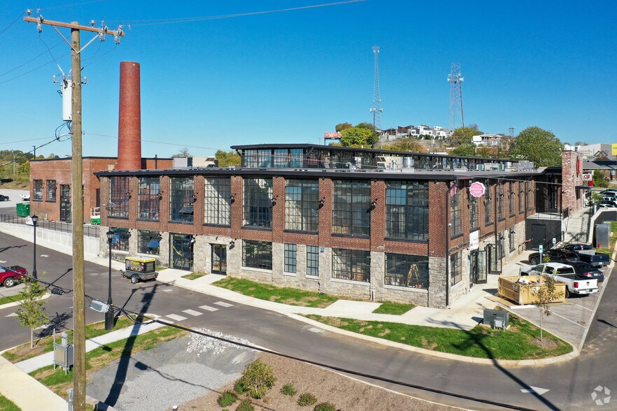 3814 Charlotte Ave, Nashville, TN for sale - Primary Photo - Image 1 of 1