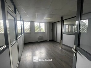 Flex in Décines-Charpieu for lease Interior Photo- Image 2 of 5