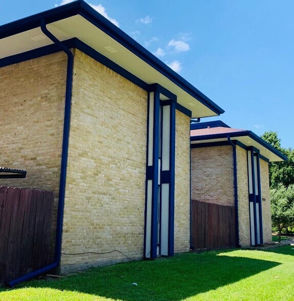 407 N Preston St, Ennis, TX for sale - Building Photo - Image 1 of 1