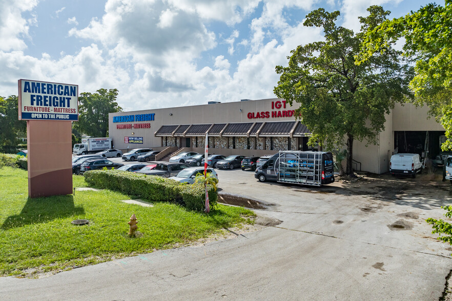 5240-5260 NW 167th St, Hialeah FL - Warehouse